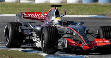 Hamilton sets Jerez alight