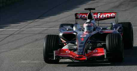 Alonso blitzes field