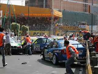 FIA WTCC 2005 Macau1 Slideshow crash race 1