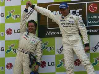 FIA WTCC 2005 Macau1 Slideshow Duncan Huisman Andy Priaulx podium race 2