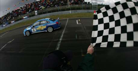 FIA WTCC HUFF MASTERS THE WEATHER