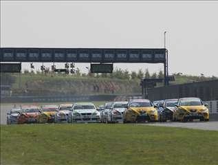 FIA WTCC 2007 Oschersleben SlideshowBP Race one start