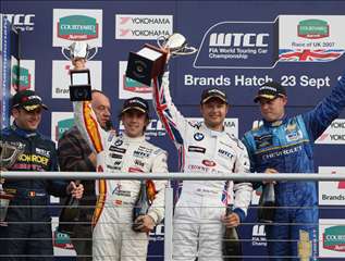 FIA WTCC 2007 Brands Hatch Moomincat podium