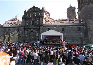 FIA WTCC-puebla_Autograph_Cathedral 2008