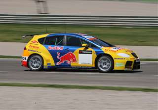 FIA WTCC-valencia_Tarquini_02