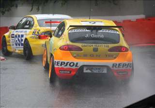 FIA WTCC-dim-24Pau_Race2_Cazenave+Gené