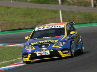 FIA WTCC-Brno_test_Corthals_4