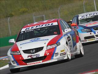 FIA WTCC-2008_Brno_Practice_Lvov