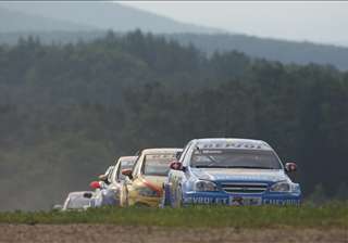 FIA WTCC-Brno_warmup_Menu-08