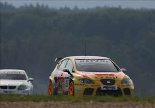 FIA WTCC-Brno_warmup_Monteiro-08
