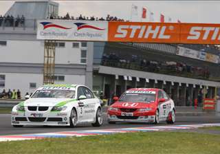 FIA WTCC-Brno_Race1_Farfus+Thompson-08