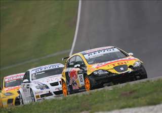 FIA WTCC-Brno_Race1_Monteiro-08