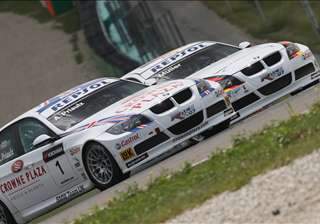 FIA WTCC-Brno_Race1_Priaulx+JMueller-08