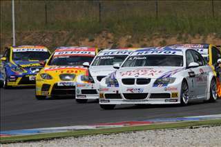 FIA WTCC-Brno_Race1_Priaulx-08