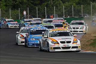 FIA WTCC-Brno_Race2_Porteiro-08