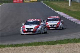 FIA WTCC-Brno_Race2_Smetsky+Lvov-08