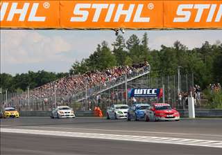 FIA WTCC-Brno_Race2_Thompson2-08