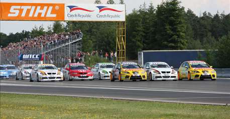 FIA WTCC TARQUINI STRETCHES
