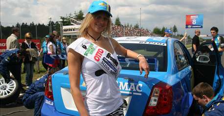 FIA WTCC MISS AUSTRIA AT THE RACES