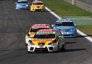Monza_Race2_Tarquini+Gené