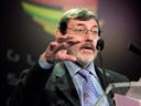 Govt stays out of TV fight