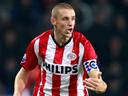 Nurnberg snap up Simons