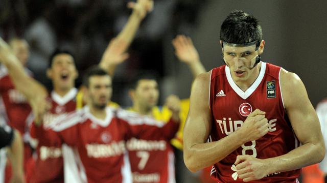 Ersan İlyasova Efes'te