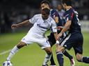 Lyon defeat 10-man Schalke