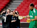 Schalke top group with win