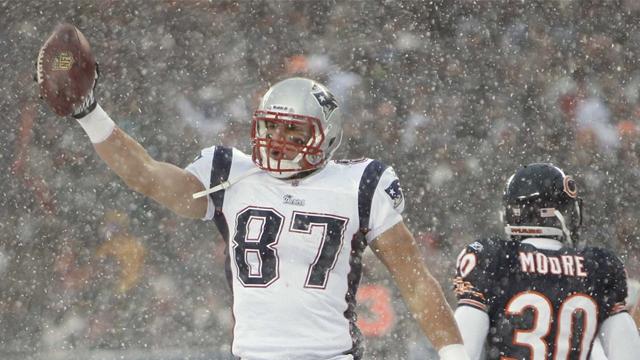 Gronkowski signs six-year deal with Pats