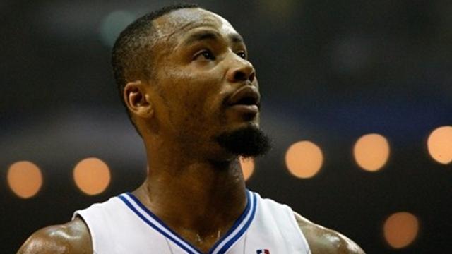 Hornets land Lewis in trade with Wizards
