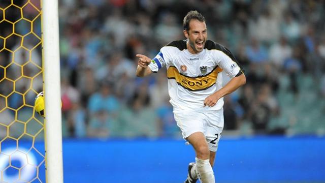 Phoenix battle to win - Football - A-League