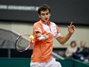 Cilic battles into final
