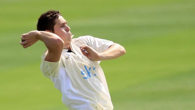 Woakes in for England as Dernbach suffers injury