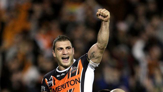 X-rays reveal fractured hand for Farah