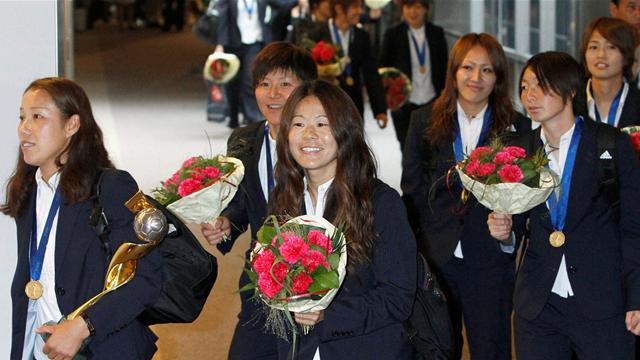 Japan get rock star treatment on return home