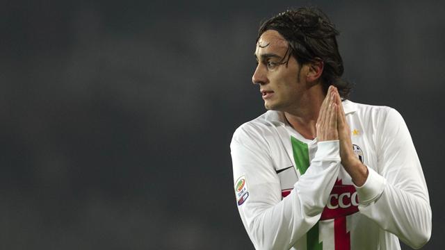 Aquilani 'staying at Liverpool'