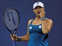 Zvonareva into last eight