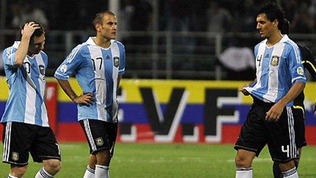 Argentina upset, Chile recover, Uruguay go top