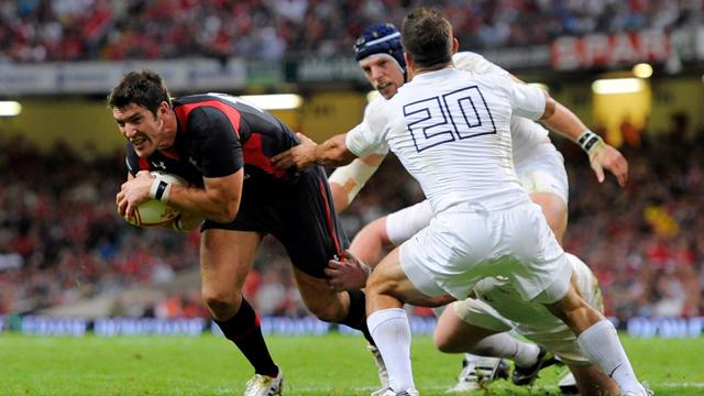 Priestland forfait, Hook à l'ouverture