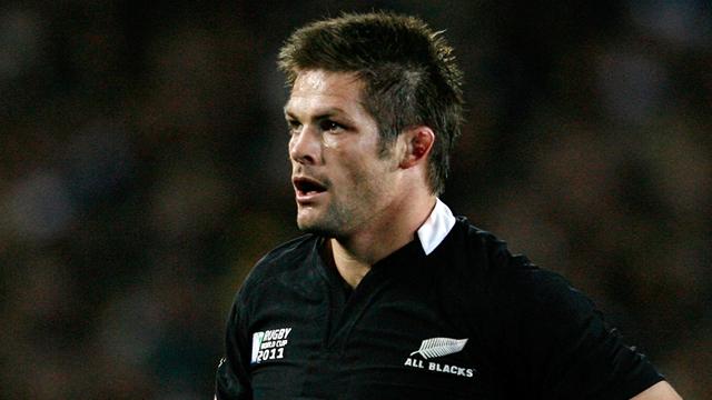 Opération et longue absence pour McCaw
