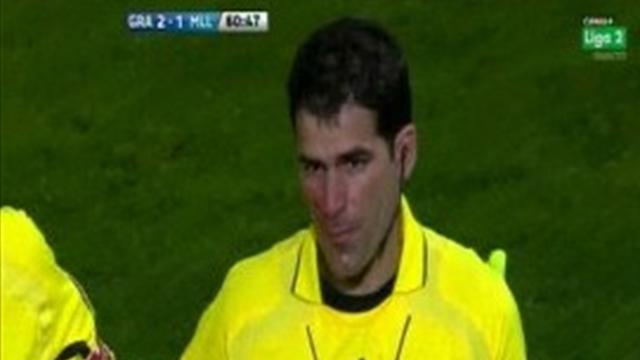 Linesman hit by missile - Football - La Liga
