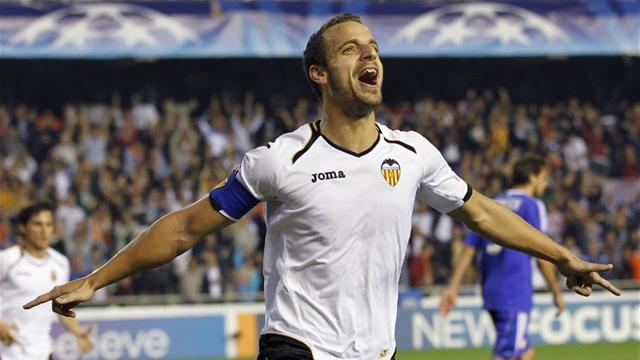 Soldado signs new Valencia deal