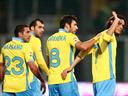 Cavani helps sink Palermo