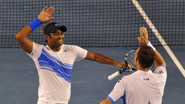 Stepanek and Paes stun Bryans to doubles title