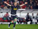 Gladbach keep pressure on