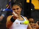 Errani stays on course 