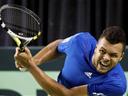 Tsonga sweeps past Mahut