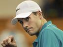 Isner defeats Almagro to claim Houston crown