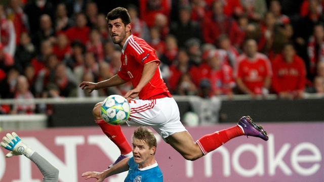 Benfica ease into last eight